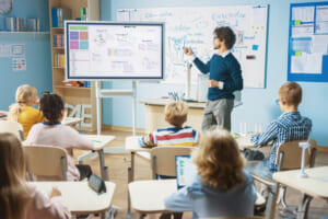 学校関係者必見！学校で使用するデジタルホワイトボードの選び方とは？