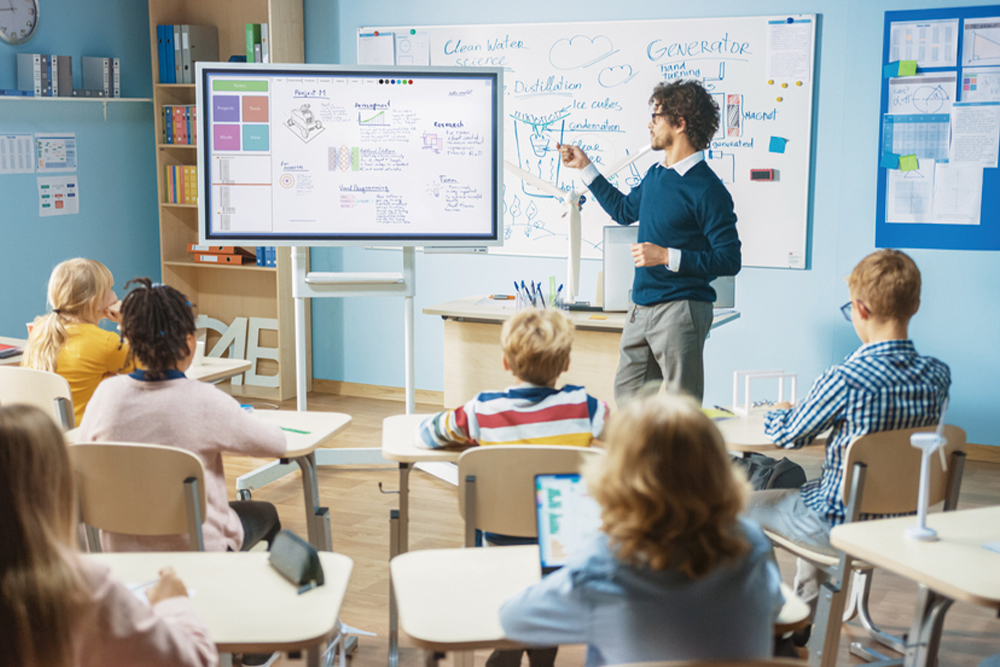 学校関係者必見！学校で使用するデジタルホワイトボードの選び方とは？