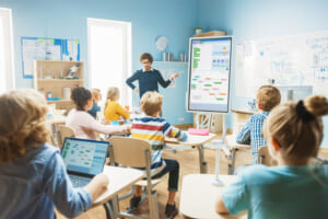 幼稚園、保育園にデジタルホワイトボードを導入するメリットとは？活用方法もご紹介！