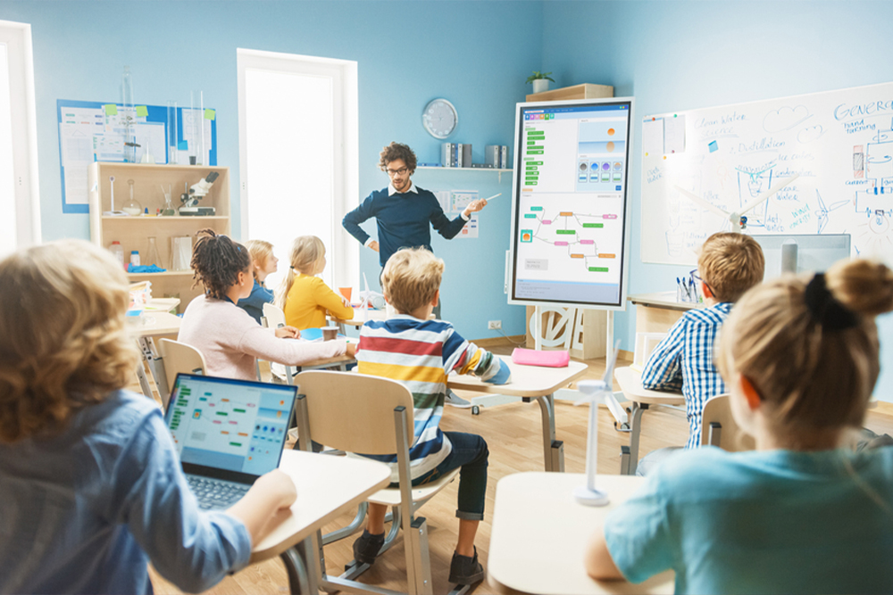 幼稚園、保育園にデジタルホワイトボードを導入するメリットとは？活用方法もご紹介！